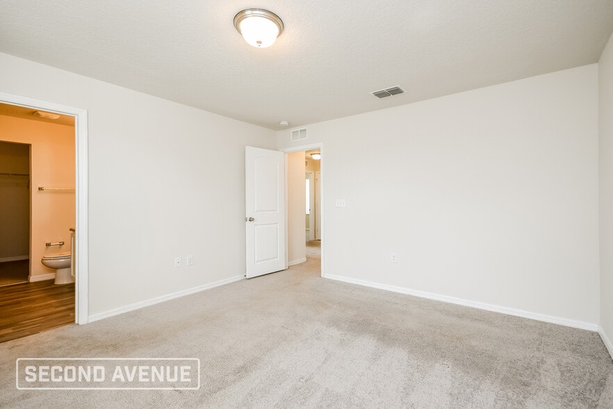 Building Photo - 106 Tulip Ln