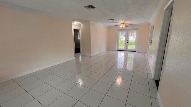 Building Photo - 2748 SW 8th St