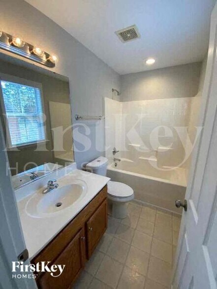 Building Photo - 405 Verbena Ave