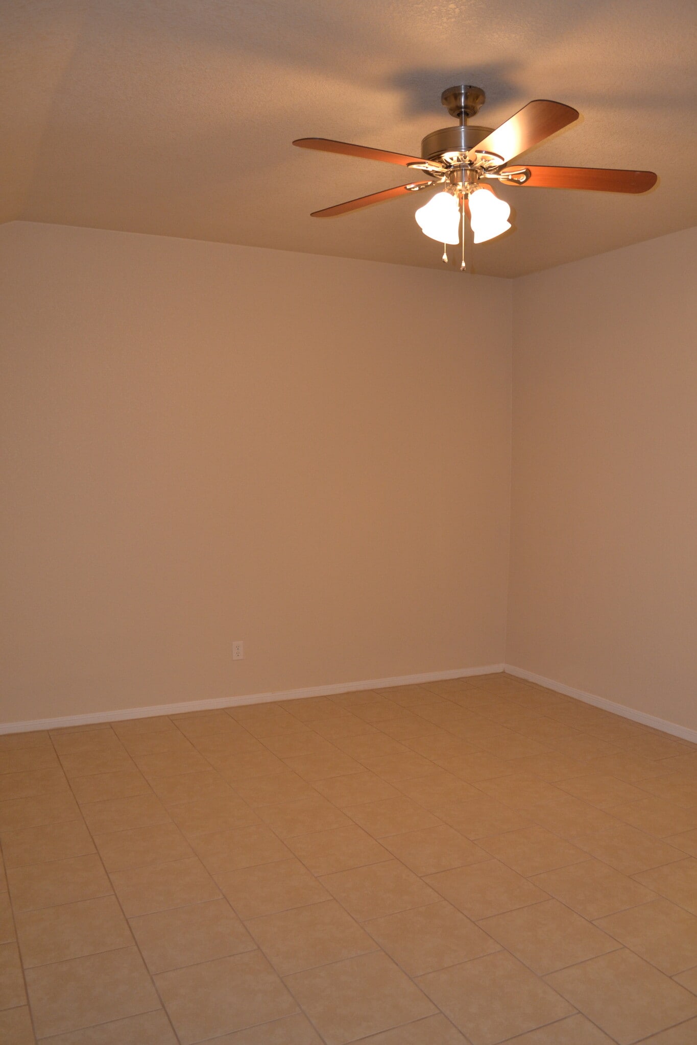 Master bedroom - 220 Ryan Cir Apt B