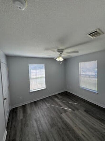 Building Photo - 15149 Deer Creek Dr