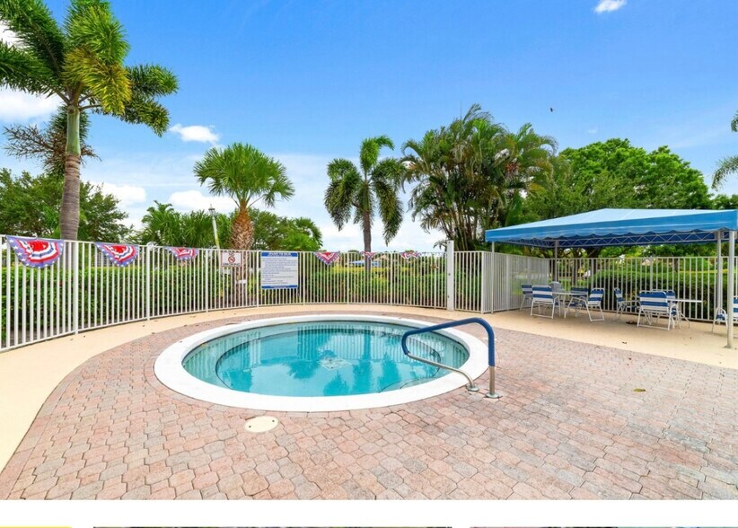 club house hot tub - 798 SW Munjack Cir