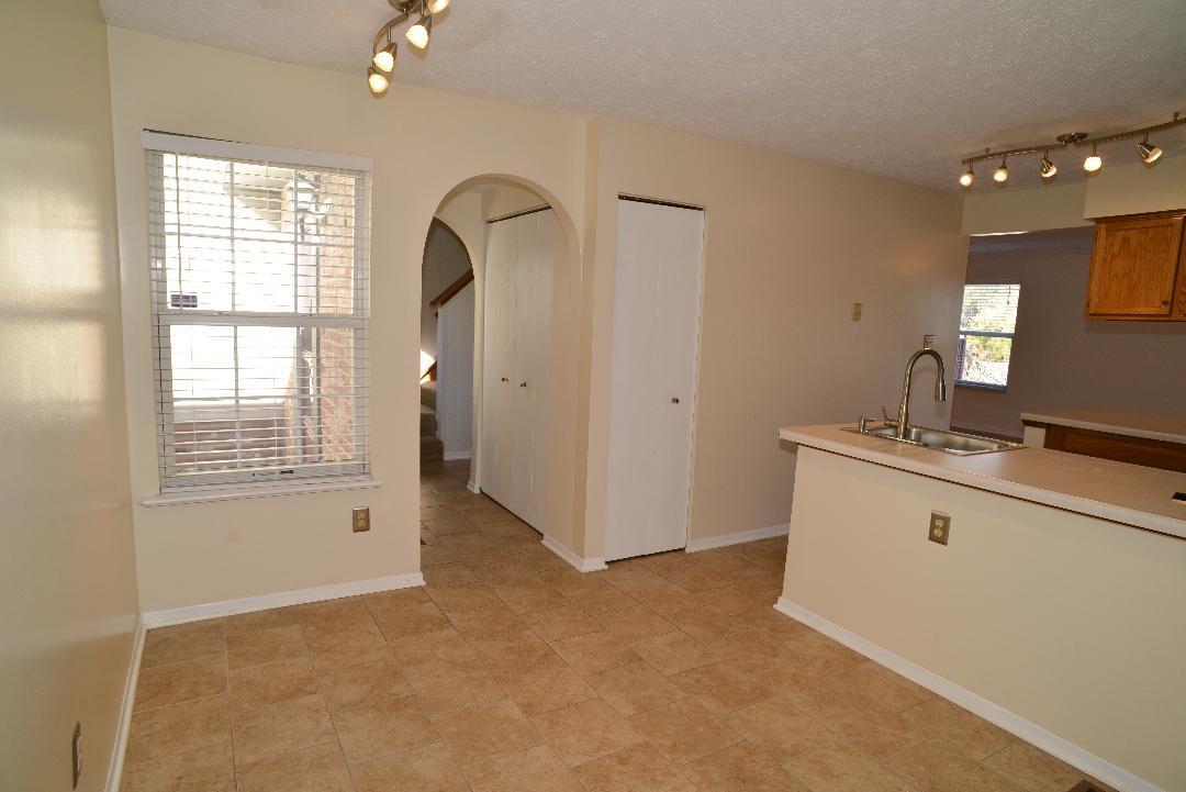 Kitchen Dinning area - 152 Villa Dr