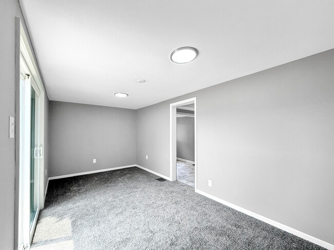 Building Photo - 240 Arch St