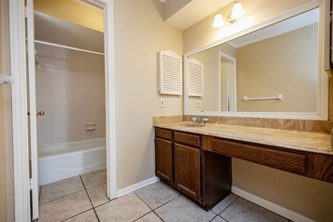 Building Photo - 7315 Foxside Ln