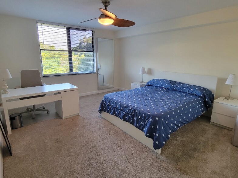 Building Photo - 701 S Madison Ave