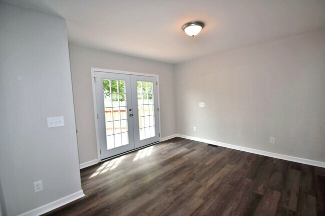 Building Photo - Beautifully remodeled 4BR/2BA one level home in M'boro, triple Rockvale schools!
