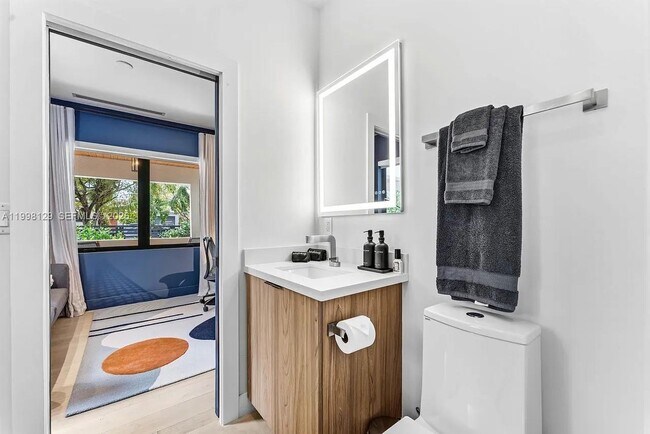 Building Photo - 445 NE 76th St