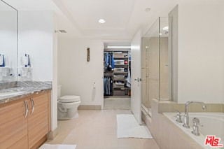 Building Photo - 13650 Marina Pointe Dr