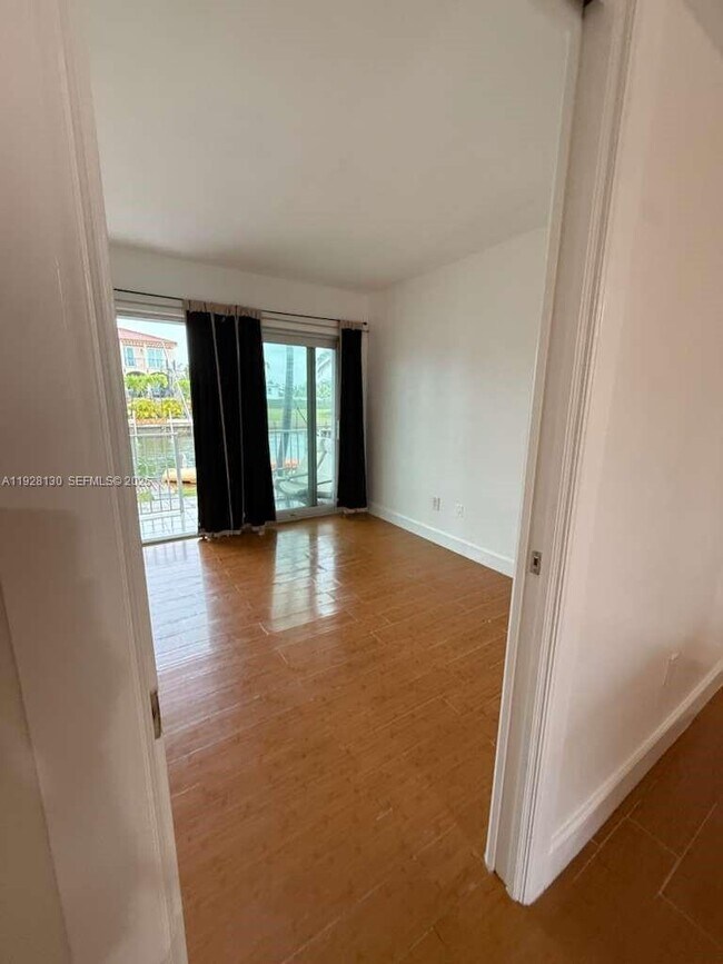 Building Photo - 2225 NE 123rd St