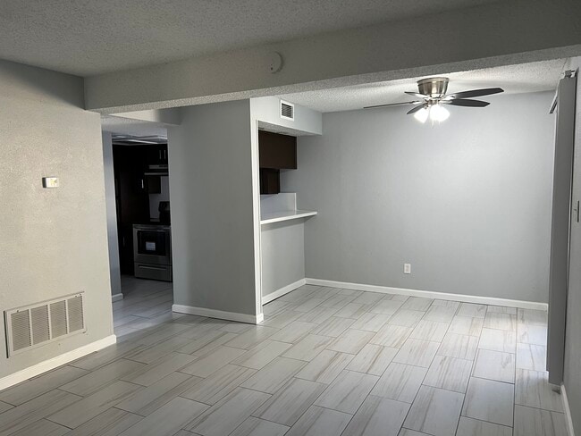 Building Photo - 711 Harbour Town Dr