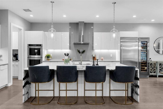 Building Photo - 3624 S Gardenia Ave