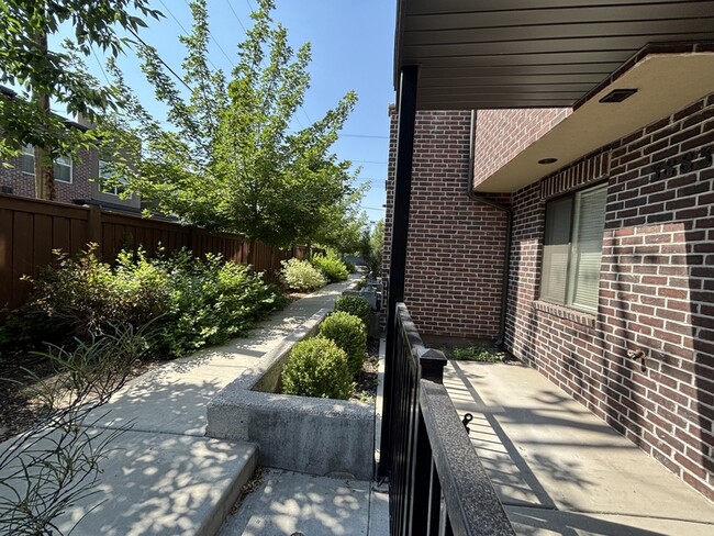 Building Photo - 3883 Komenda Ct