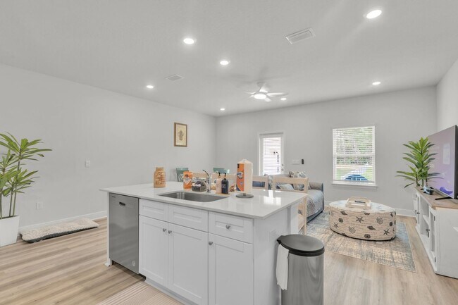 Building Photo - 5724 Sandy Walk St