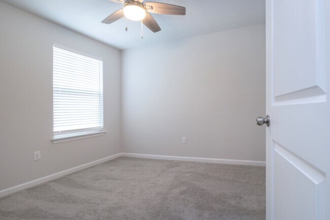 Building Photo - Stunning 3 Bed Townhouse for Rent in Lakewood Ranch! Spacious, Modern, and Move-In Ready!
