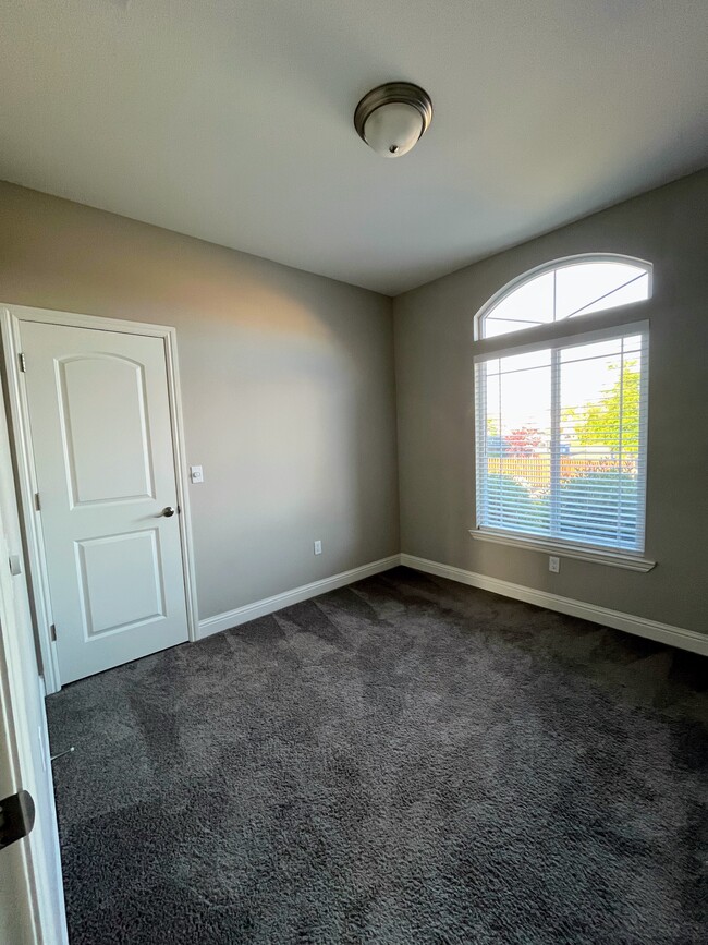 Building Photo - 4396 Wickson Pl