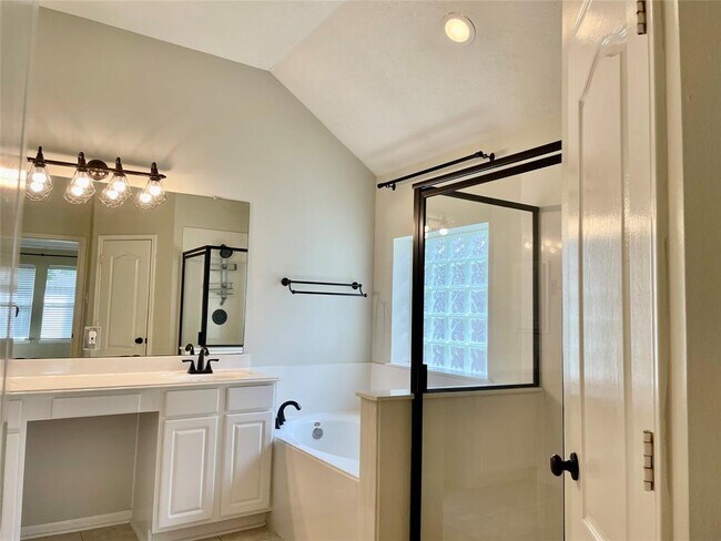 Building Photo - 608 Biscayne Bend Ln