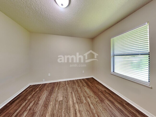 Building Photo - 2122 SW Burman Ln