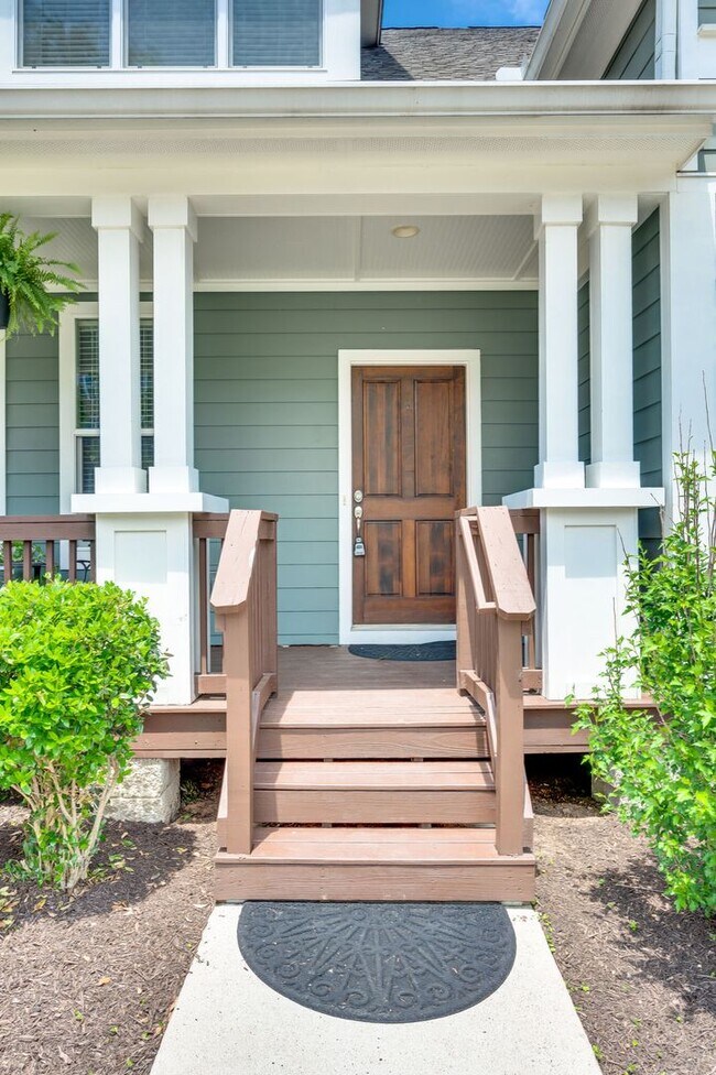 Building Photo - Beautiful 3BE/2.5BA by Invent Communities/...