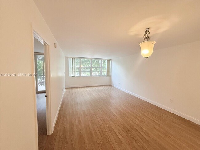 Building Photo - 1400 St Charles Pl