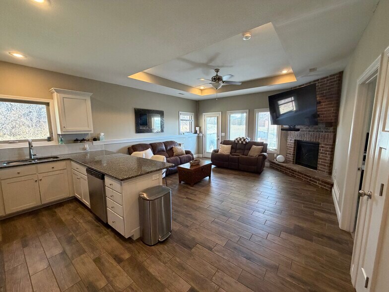 Building Photo - 630 W Clark St