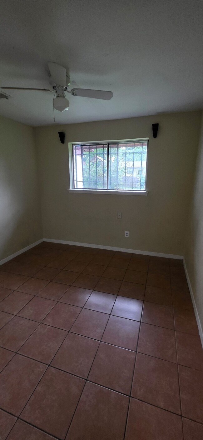 Building Photo - 1018 Forestburg Dr