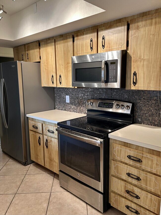 Building Photo - 6162 Amberwoods Dr