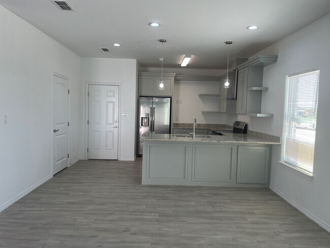 Building Photo - 3637 Moreland Dr