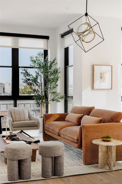 Building Photo - 800 Embassy Dr