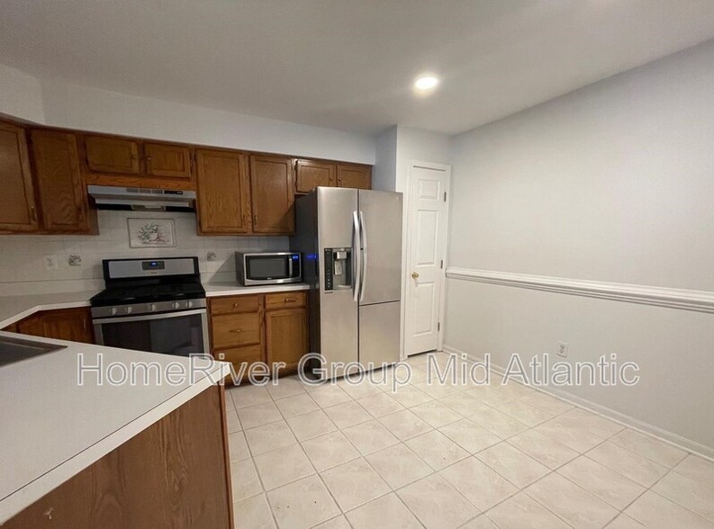 Building Photo - 8323 Green Heron Way