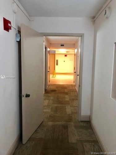 Building Photo - 1300 NE Miami Gardens Dr
