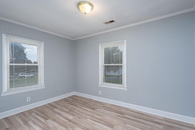 Building Photo - 113 Crestview Dr