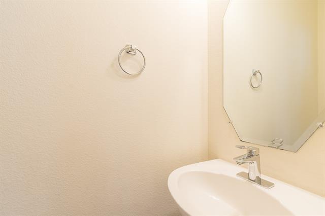 Building Photo - 3614 English Oak Dr