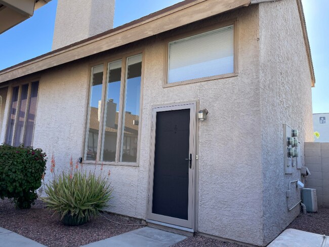 Building Photo - 4240 N Longview Ave