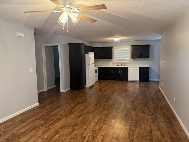 Building Photo - 180 Wild Rose Ln