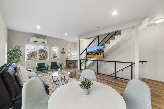 Building Photo - 918 21st St