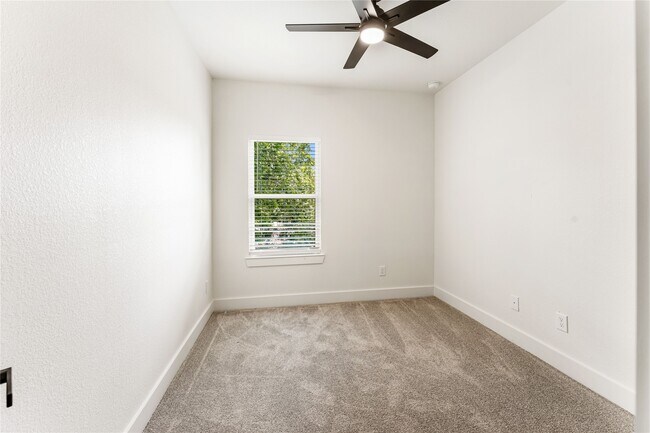 Building Photo - 3620 Mt Pleasant St