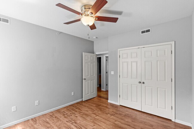 Building Photo - 3BR/2BA ON EAST CAMPUS!