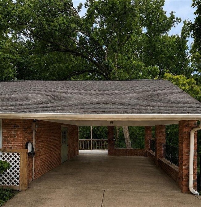 Building Photo - 505 Forest Hills Dr