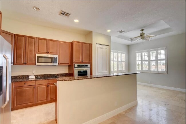 Building Photo - 545 NE 69th Cir