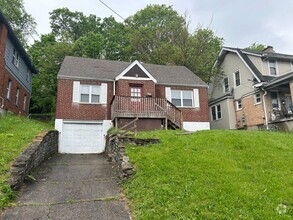 Building Photo - 4 Bedroom House