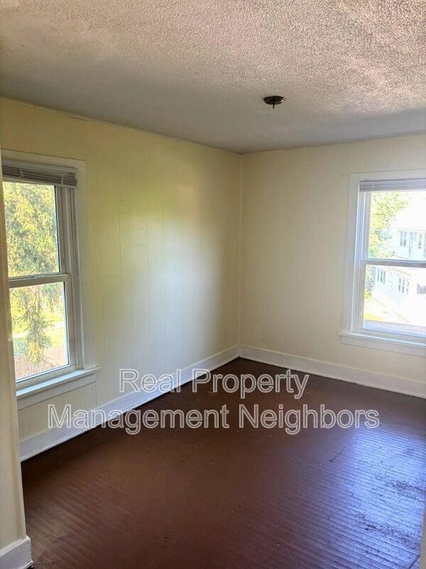 Building Photo - 1717 Plainfield Ave NE