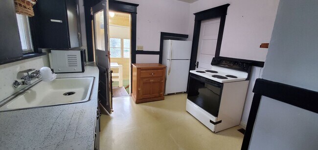 Building Photo - Spacious 2 Bed 1 Bath in Central Ballard