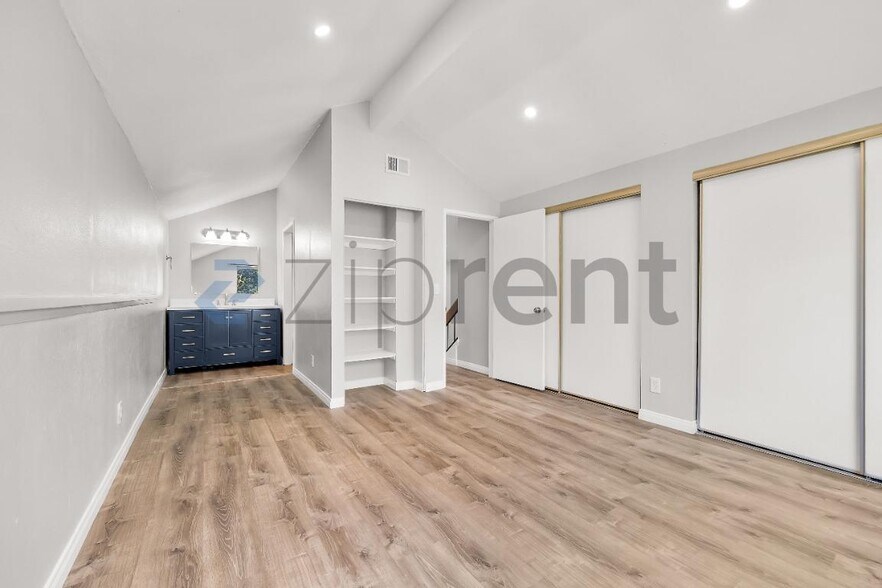 Building Photo - Unit A