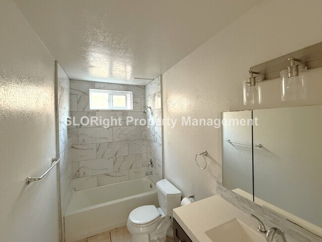 Building Photo - AVAILABLE Now - 2 Bedroom, 1 Bath Grover Beach Apartment