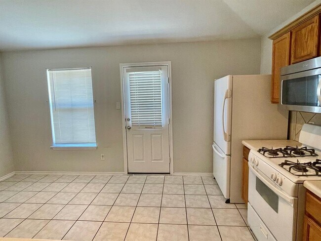 Building Photo - 112 Cowboy Cove