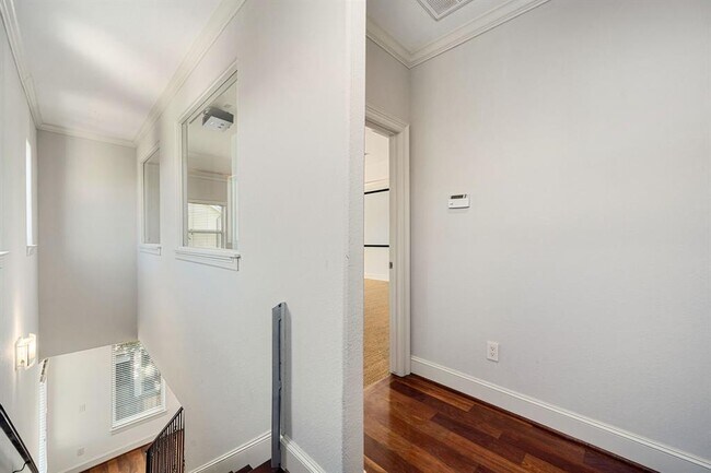 Building Photo - 6115 Hamman St