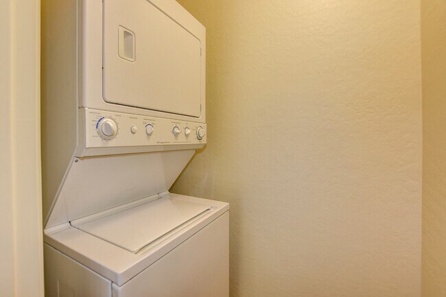 Building Photo - Boulder Park Townhome for Rent