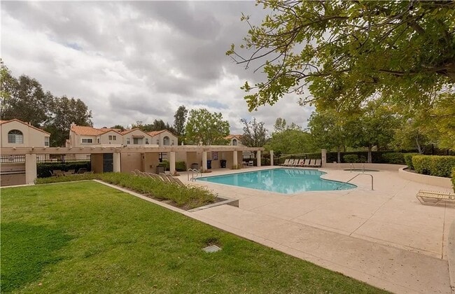 Building Photo - COMPLETELY REMODELED 3 Beds+2.5 Baths 2-st...