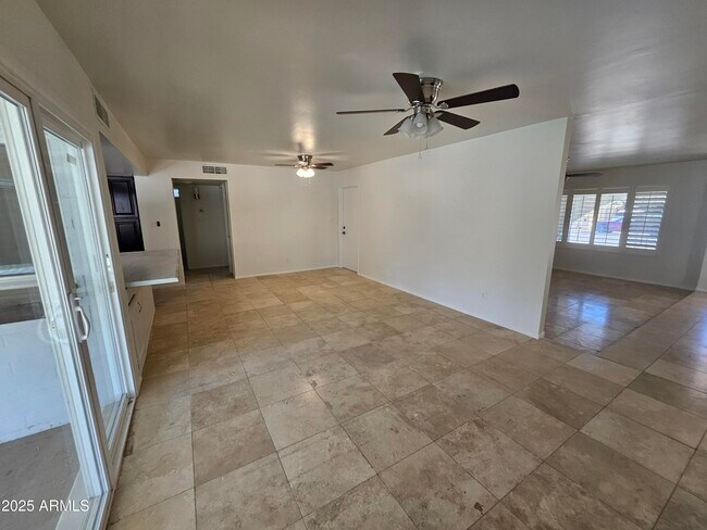 Building Photo - 2262 S Las Flores